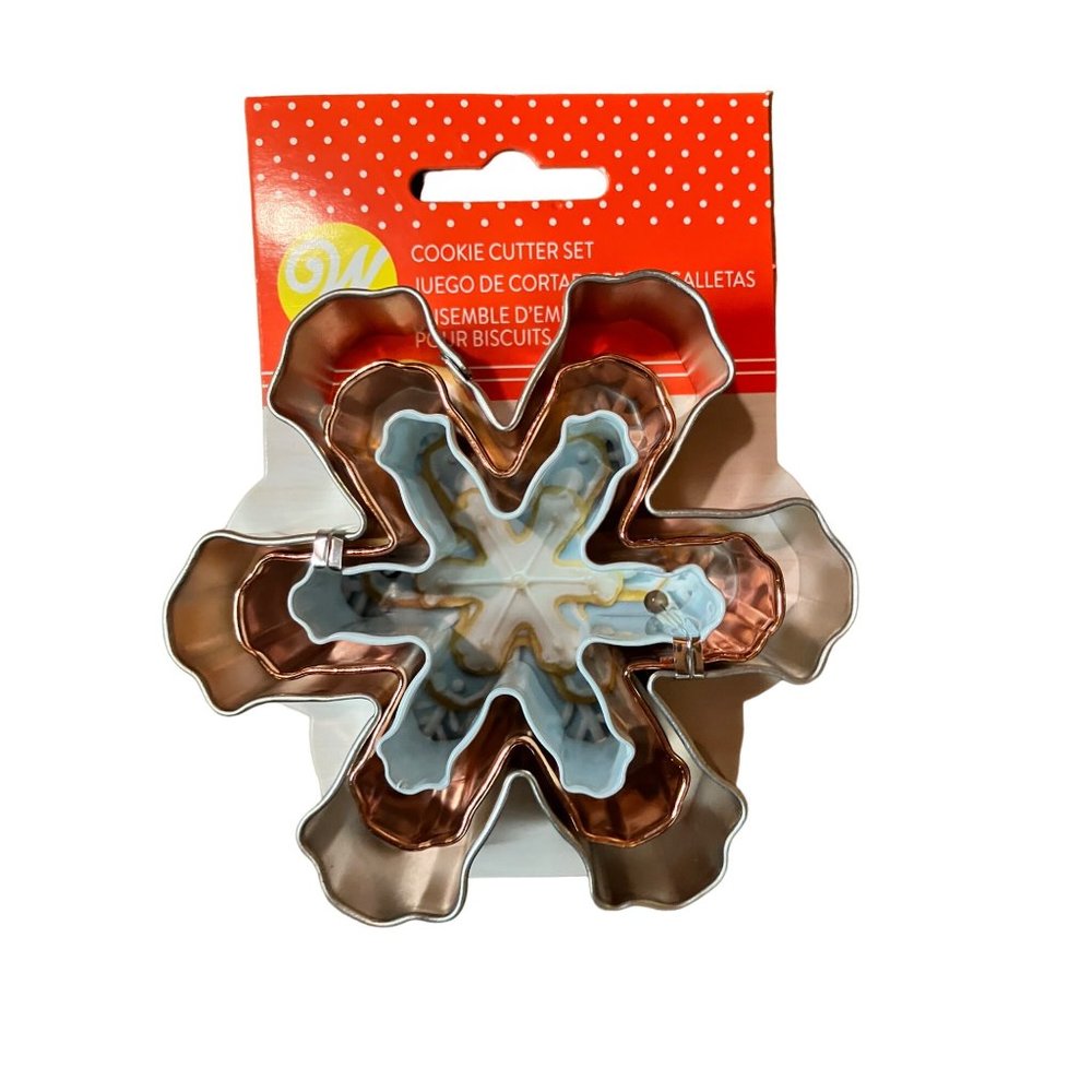 Wilton SNOWFLAKE COOKIE CUTTERS METAL NESTING SET of 3   Christmas Cookies NIP